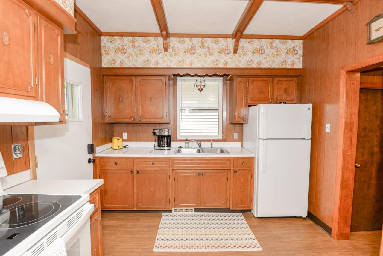 Unique Two Story With A Vintage Flare Villa Fargo Exterior photo